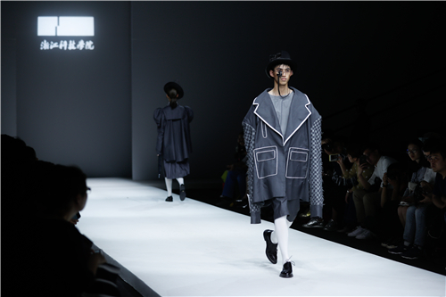 2018浙江科技学院服装与服饰设计专业毕业生作品 亮相中国国际老员工时装周