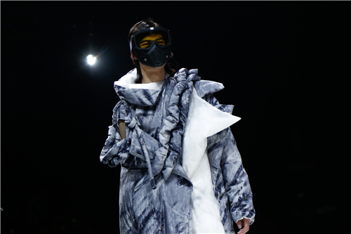 2018浙江科技学院服装与服饰设计专业毕业生作品 亮相中国国际老员工时装周